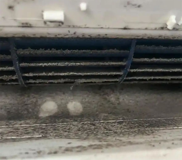 永春空调吹的风有股烧焦味是怎么回事